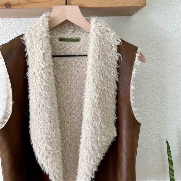 Velvet vegan leather sherpa lined vest - Picture 4 of 9
